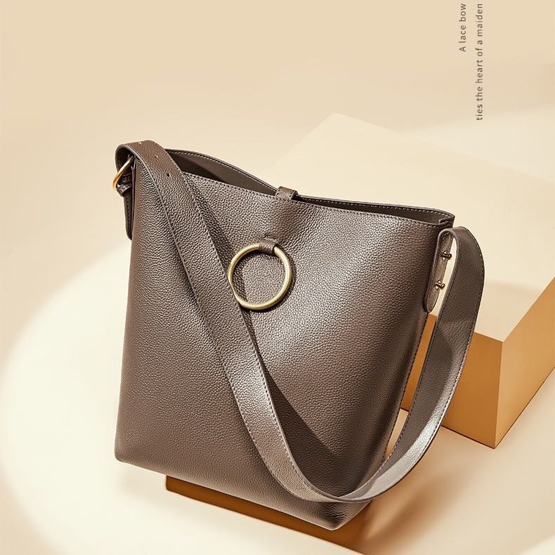 Tara's Simple Leather Tote Bag